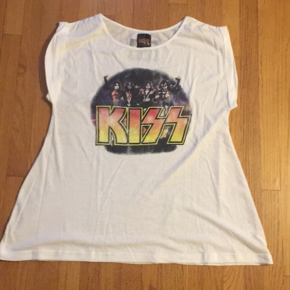 White KISS Army Band-shirt.